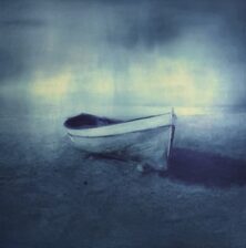 Trebåt På Strand (innrammet)